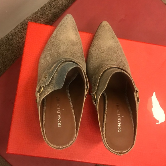 Donald J Pliner gold/tan open bootie - Picture 3 of 5